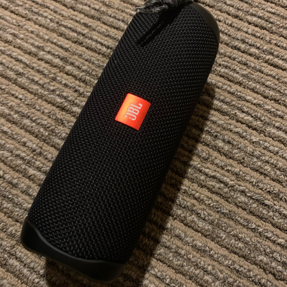 JBL flip 5 speaker